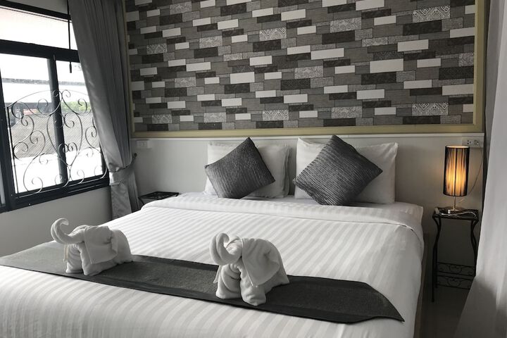 Room 13 of 66