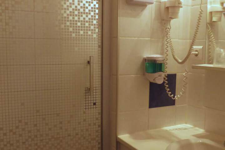Room 35 of 52