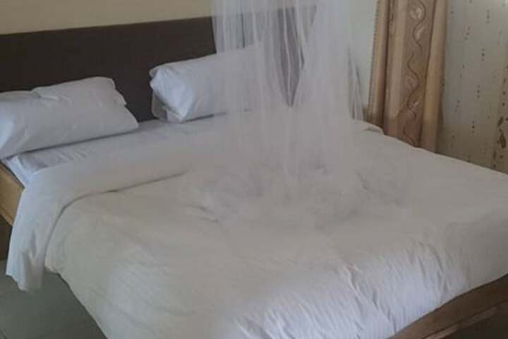 Room 3 of 20