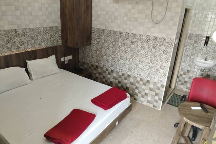 Room 7 of 14