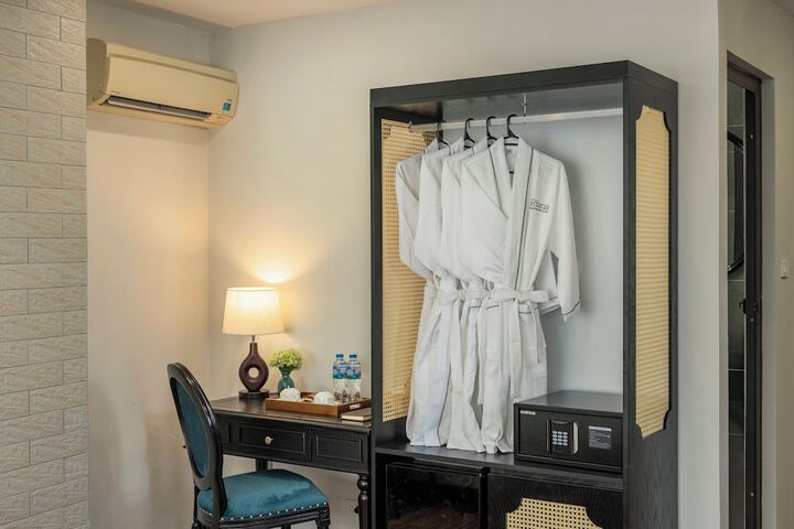 Room 14 of 27