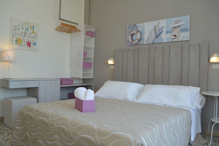 Room 15 of 37
