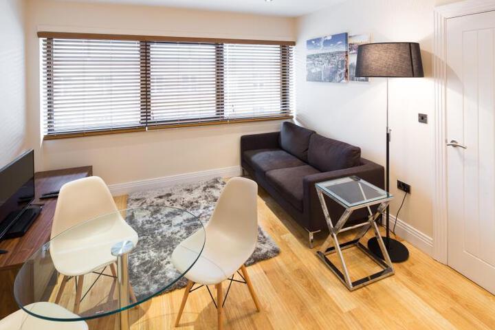 Room 2 of 5