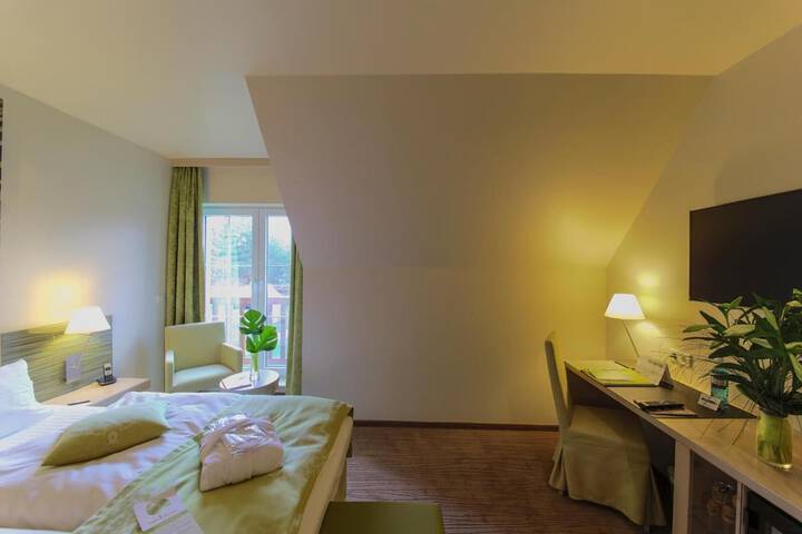 Room 9 of 37