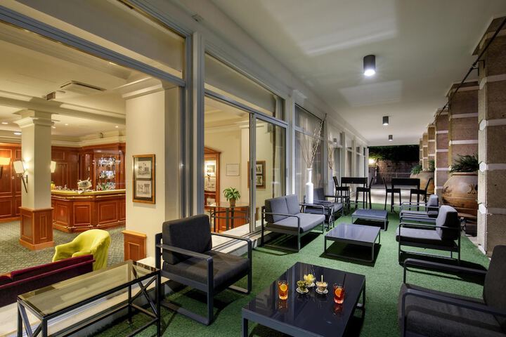 Lounge 60 of 70