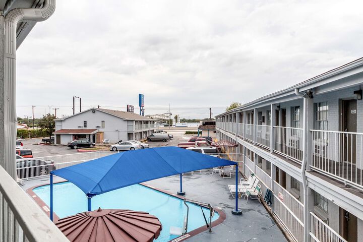 Pools & Facilities
