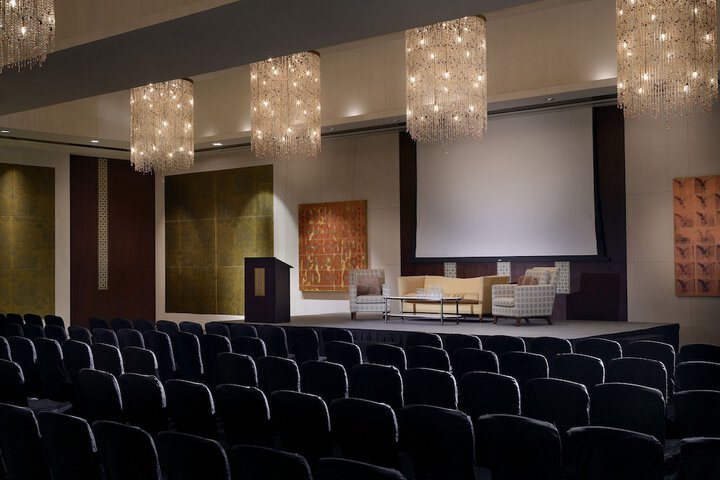 Ballroom/Hall 122 of 154