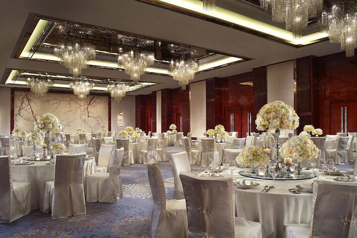 Ballroom/Hall 110 of 122