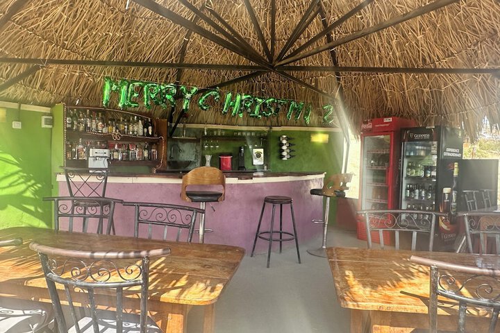 Lounge 2 of 6