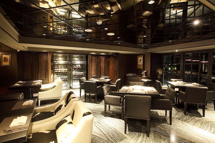 Lounge 45 of 69