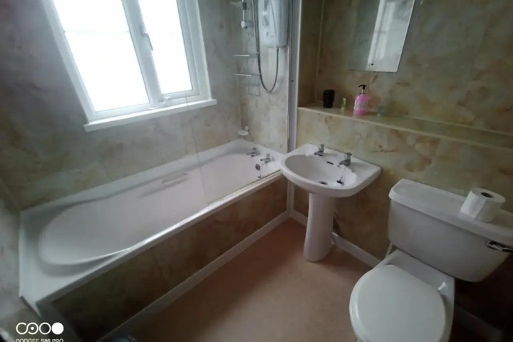 Room 7 of 11