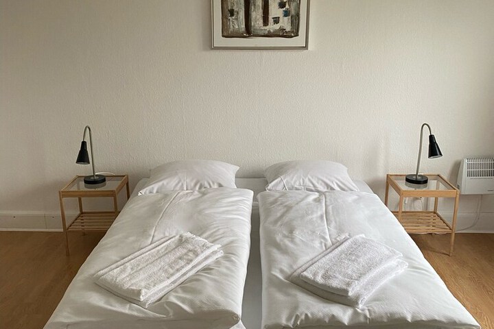 Room 2 of 16