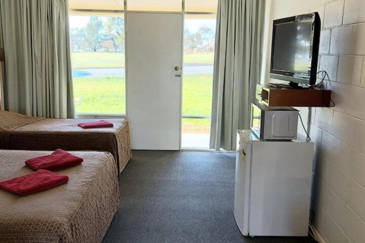 Room 27 of 53