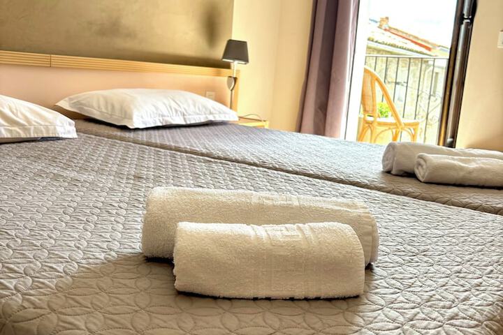 Room 16 of 193