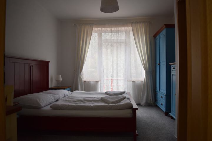 Room 4 of 90