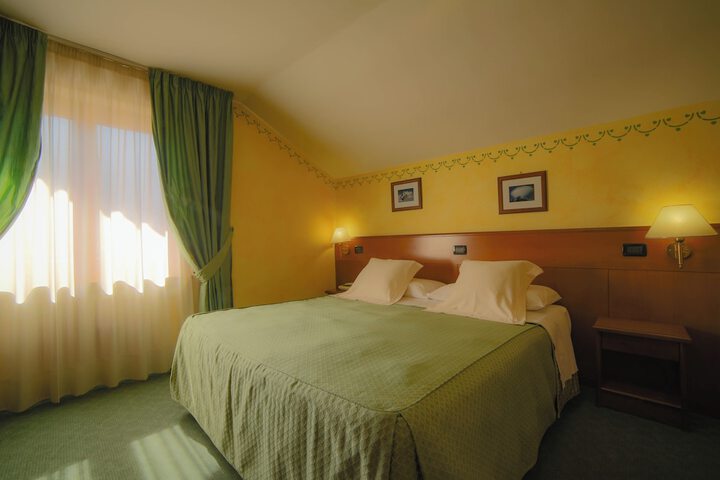 Room 33 of 75