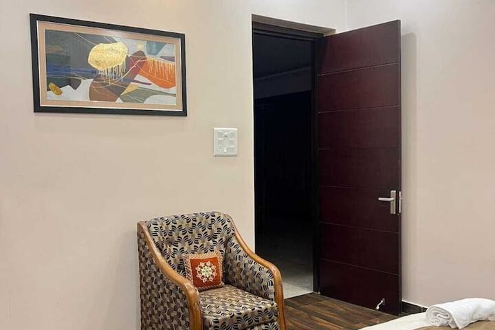 Room 28 of 77