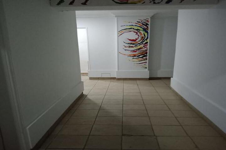 Lounge 20 of 28