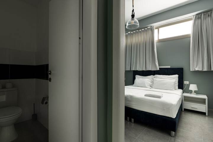 Room 53 of 86