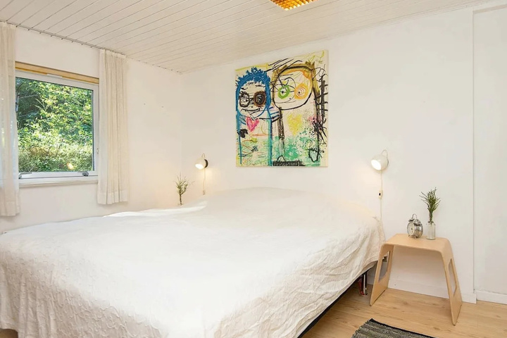 Room 4 of 12