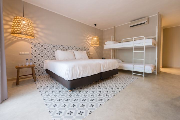 Room 9 of 38