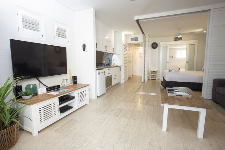Room 3 of 105
