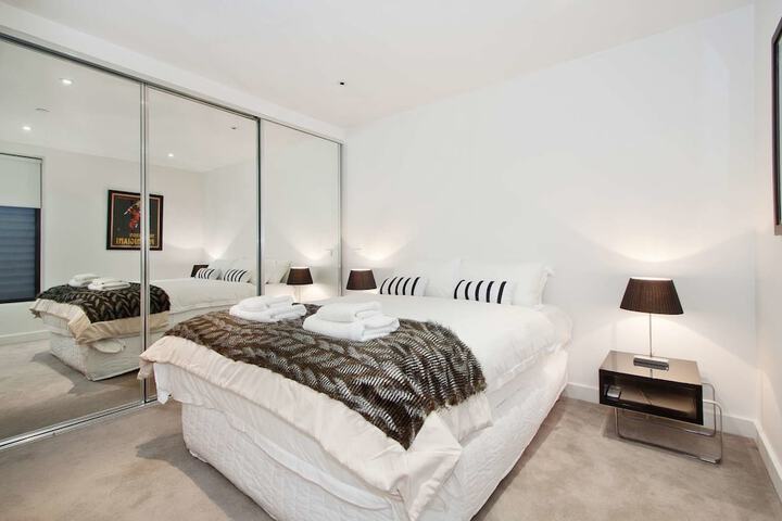Room 4 of 9