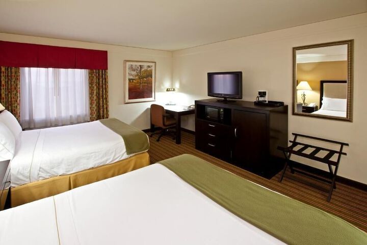 1 Queen Bed Mobility Accessible (6 of 10)