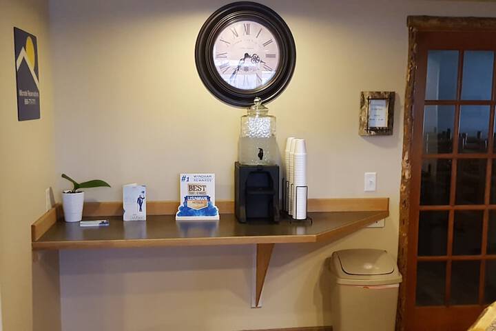 Breakfast/Coffee Service 38 of 41