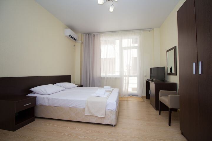 Room 28 of 46