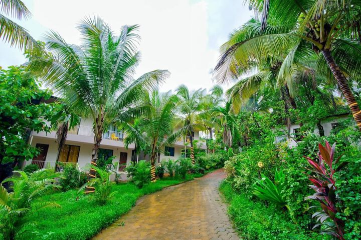 Hotel Exterior 25 of 30