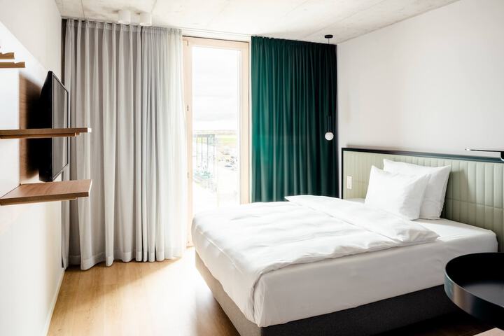 Room 3 of 37