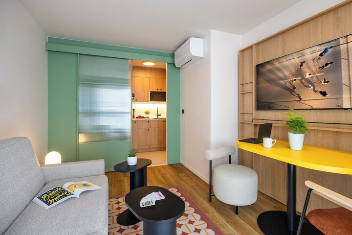 Room 14 of 33