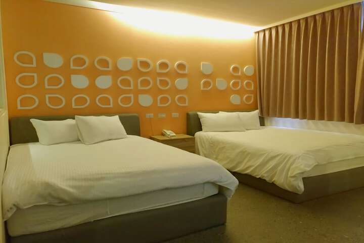 Room 15 of 118