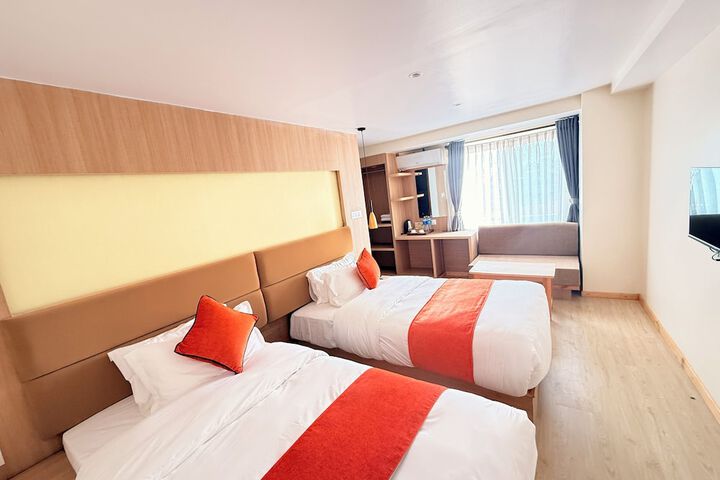 Room 6 of 39