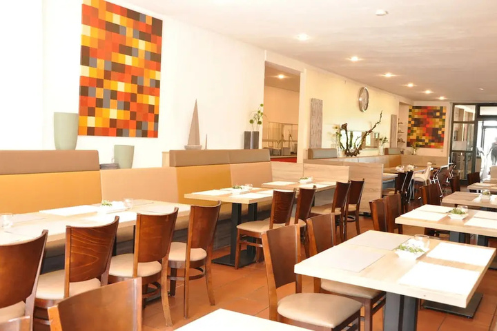 Dining 16 of 16