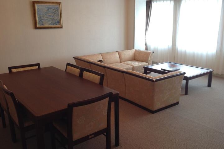 Room 8 of 64