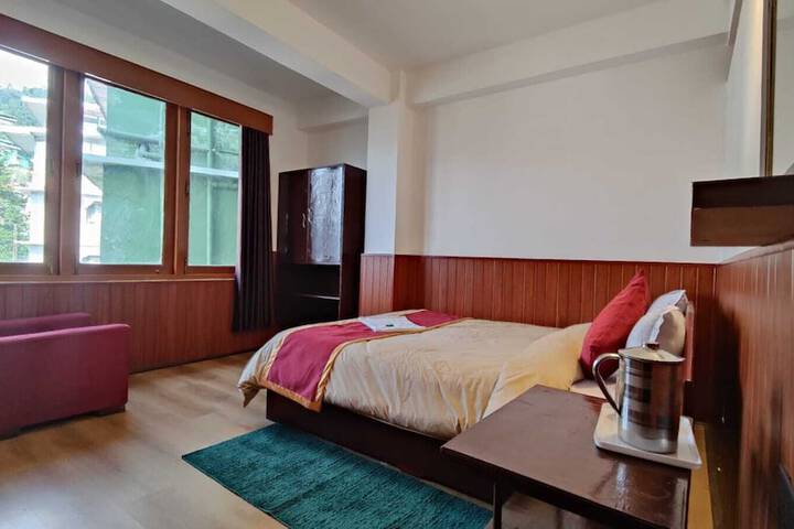 Room 2 of 10