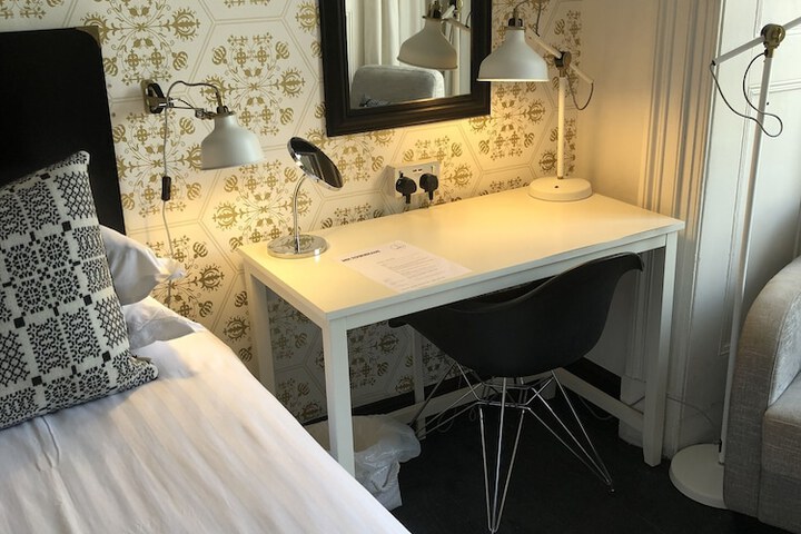 Room 13 of 25