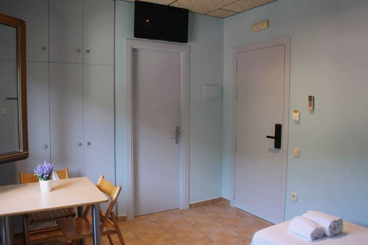 Room 10 of 27