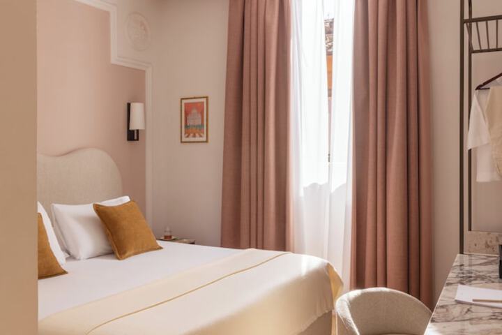 Room 33 of 75