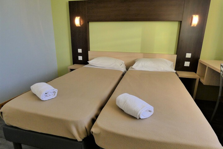 Room 7 of 35