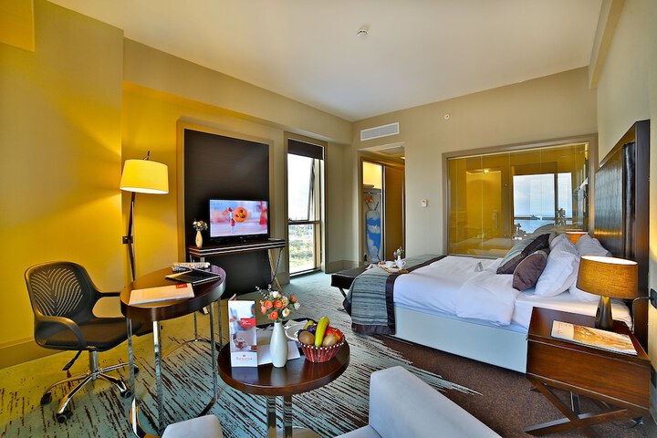 Room 8 of 50