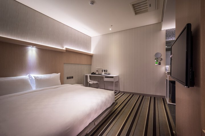 Room 14 of 36