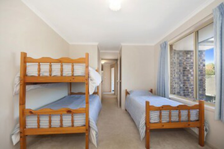 Room 7 of 9