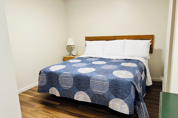 Room 4 of 8