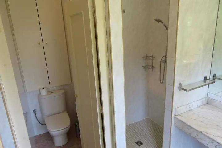 Room 7 of 16