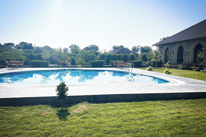 Pool 23 of 76