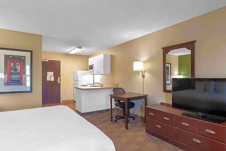 Room 8 of 10