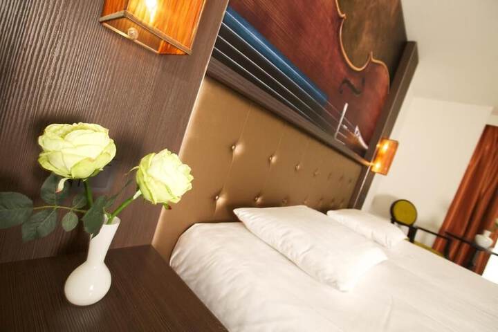 Room 4 of 28